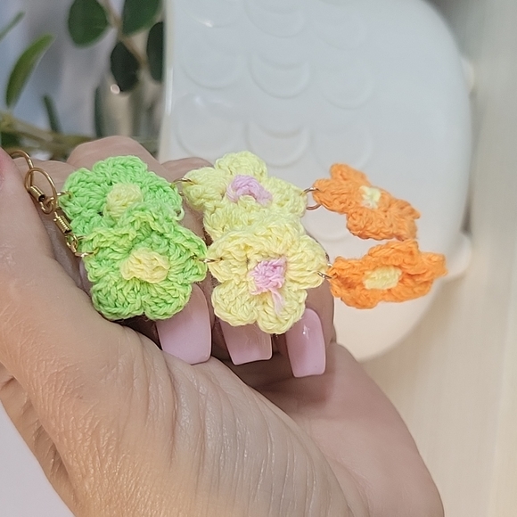 Retro Crochet Flower Earrings, orange - Picture 4 of 7